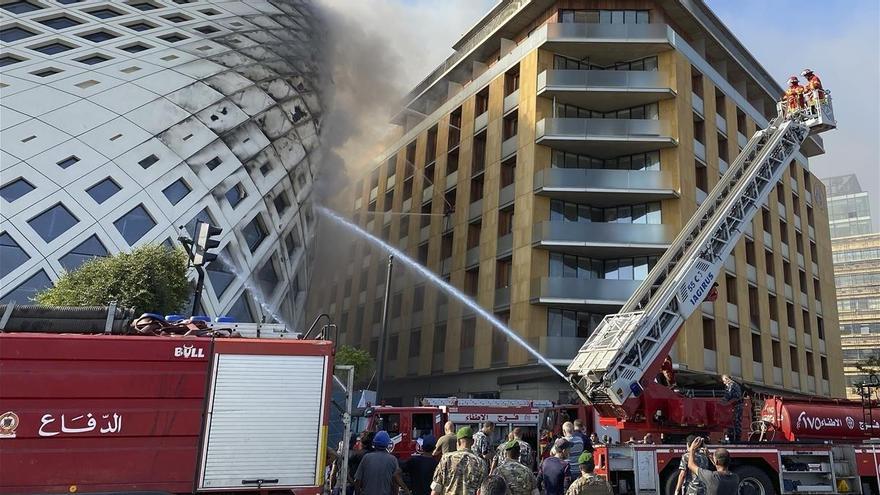 Arde un edificio de la arquitecta Zaha Hadid en Beirut