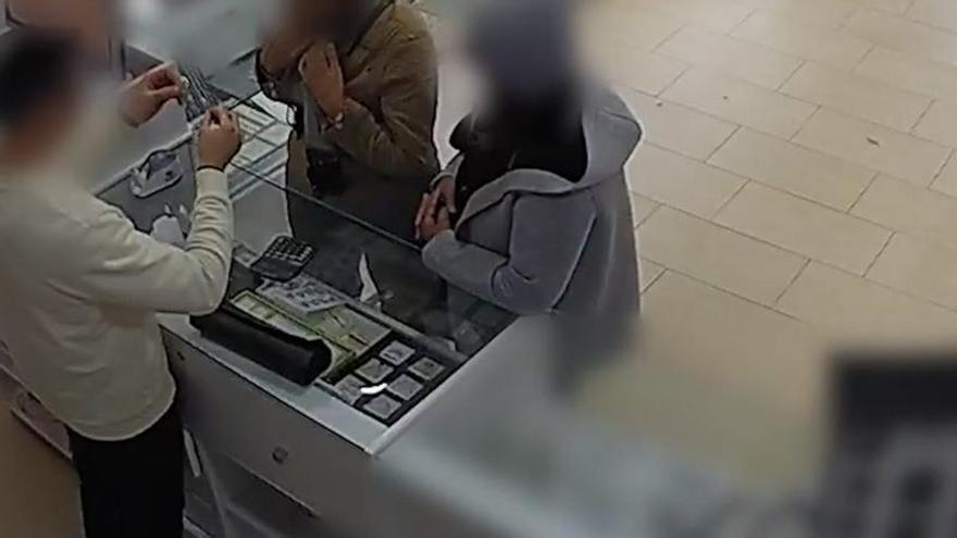 Así actuaba la banda "fantasma" de ladronas italianas de joyas que robaba en Asturias: siempre eran mujeres, no dejaban rastro e iban disfrazadas