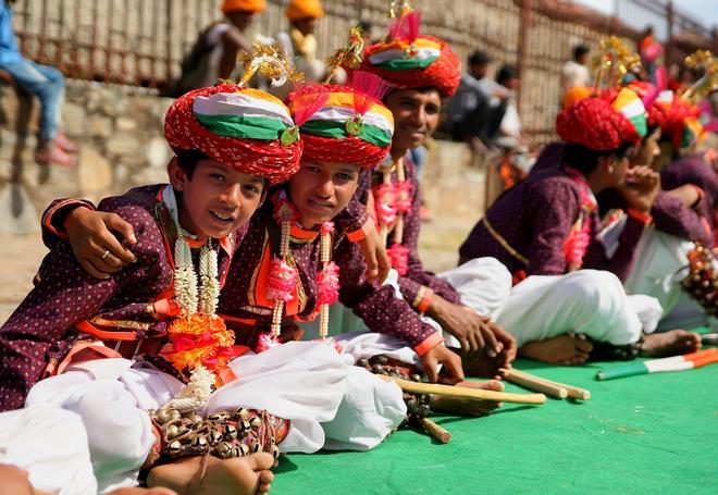 Escenas de un festival hindú dentro del fuerte de Kumbhalgarh.