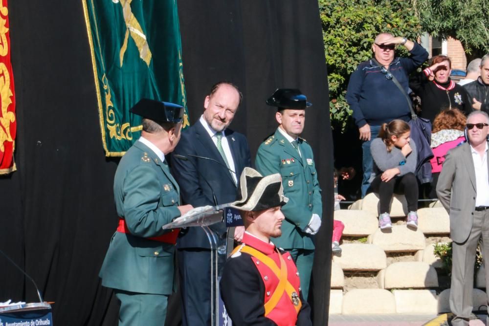 El Ayuntamiento rindió homenaje a la presencia de la Guardia Civil en Orihuela y su 175 aniversario con el descubrimiento de un monumento