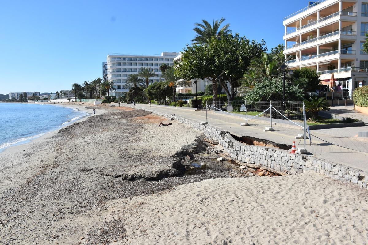 Desprendimiento del muro en Platja d'en Bossa