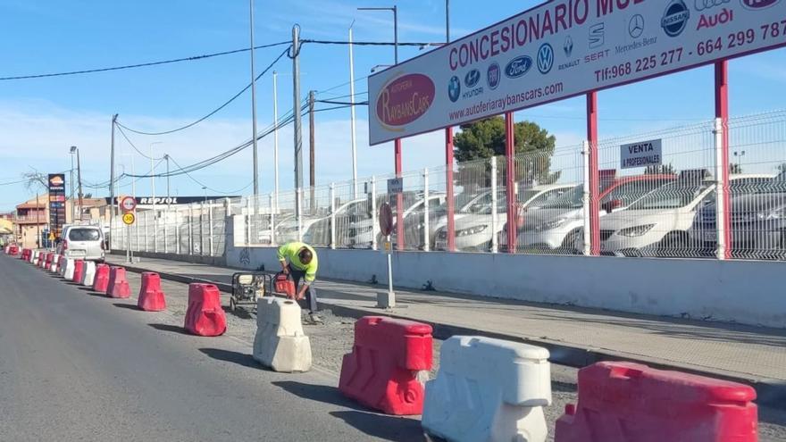 Uno de los operarios trabaja en labores de fresado en la carretera de Santa Catalina.  | L.O.