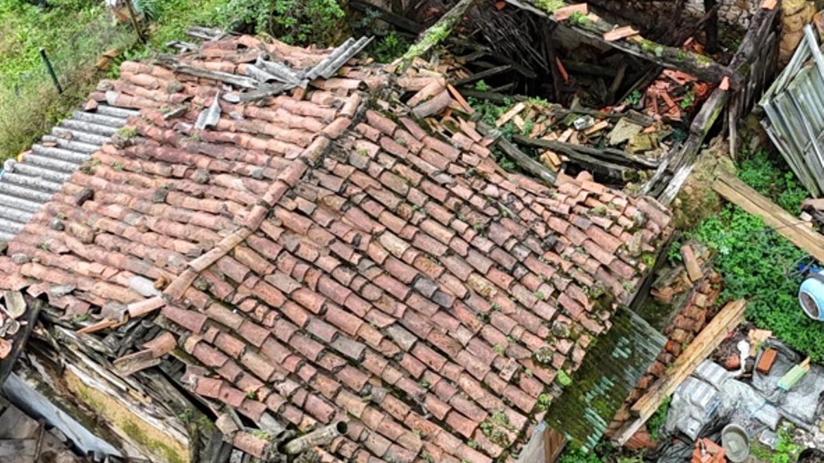 El estado del inmueble en ruinas que se tiró en Les Llaviades.