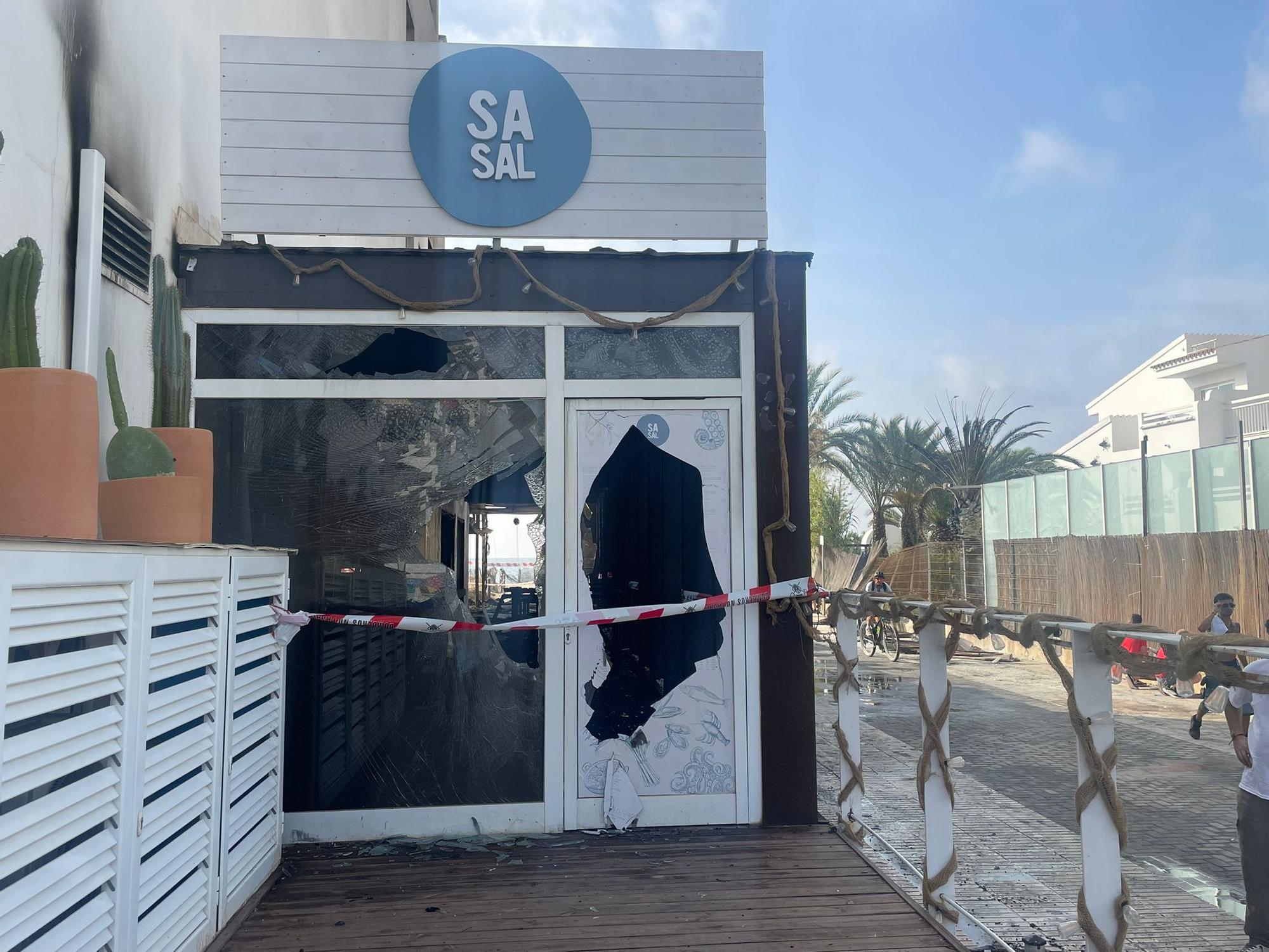 Todas las imágenes del devastador incendio en una zona de ocio de Ibiza