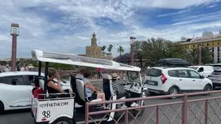 Polémica con los 'Tuk Tuk' en Sevilla: circulan sin permiso y se pasean por el centro de la ciudad