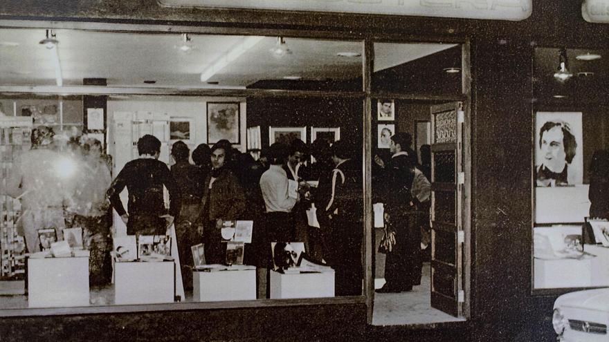 Medio siglo de la librería que plantó cara al fascismo en Xàtiva