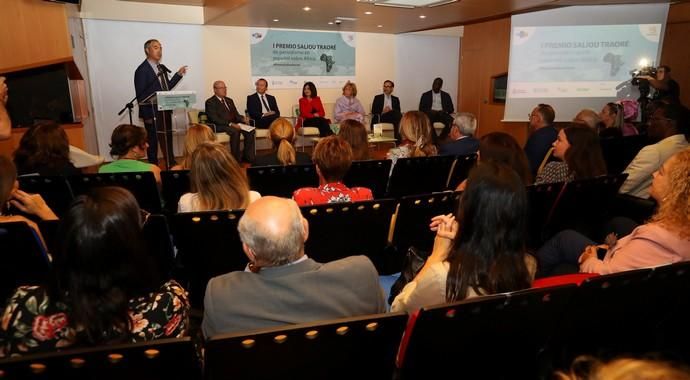 PEPE NARANJO RECIBE EL PREMIO SALIOU TRAORÉ