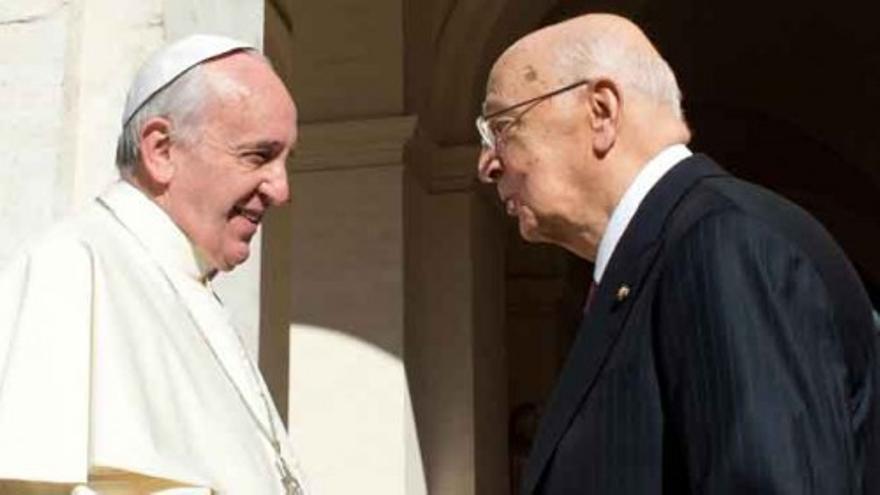 El Papa da un tirón de orejas al gobierno de Napolitano