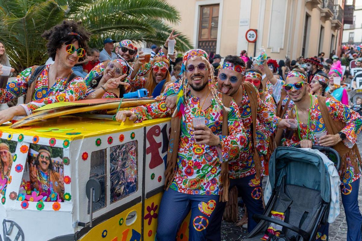 Uno de los grupos que animaron el desfile.