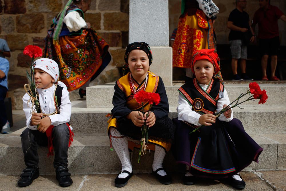 Desfile y ofrenda a la Virgen de la Concha