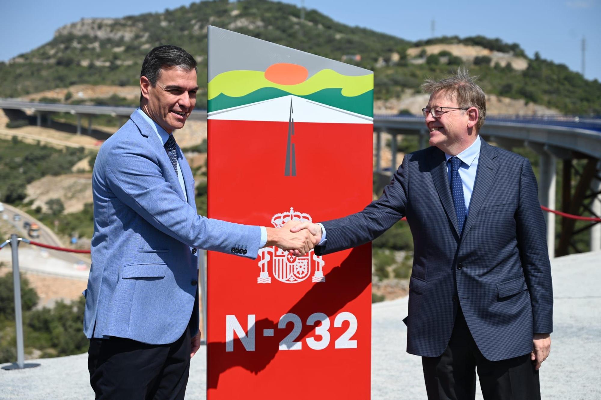 Sánchez inaugura el nuevo tramo de la N-232, a su paso por el puerto del Querol, en Morella