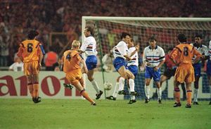 Un obús històric. Toc de pilota de Bakero, Stóitxkov la para i Koeman bat de falta indirecta Pagliuca al minut 111 de la final de la Champions davant la Sampdoria a l’estadi de Wembley.