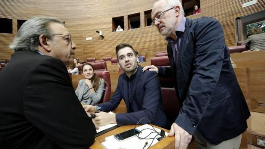 Mata (PSPV), Ferri (Compromís) y Montiel (Podemos), ayer.