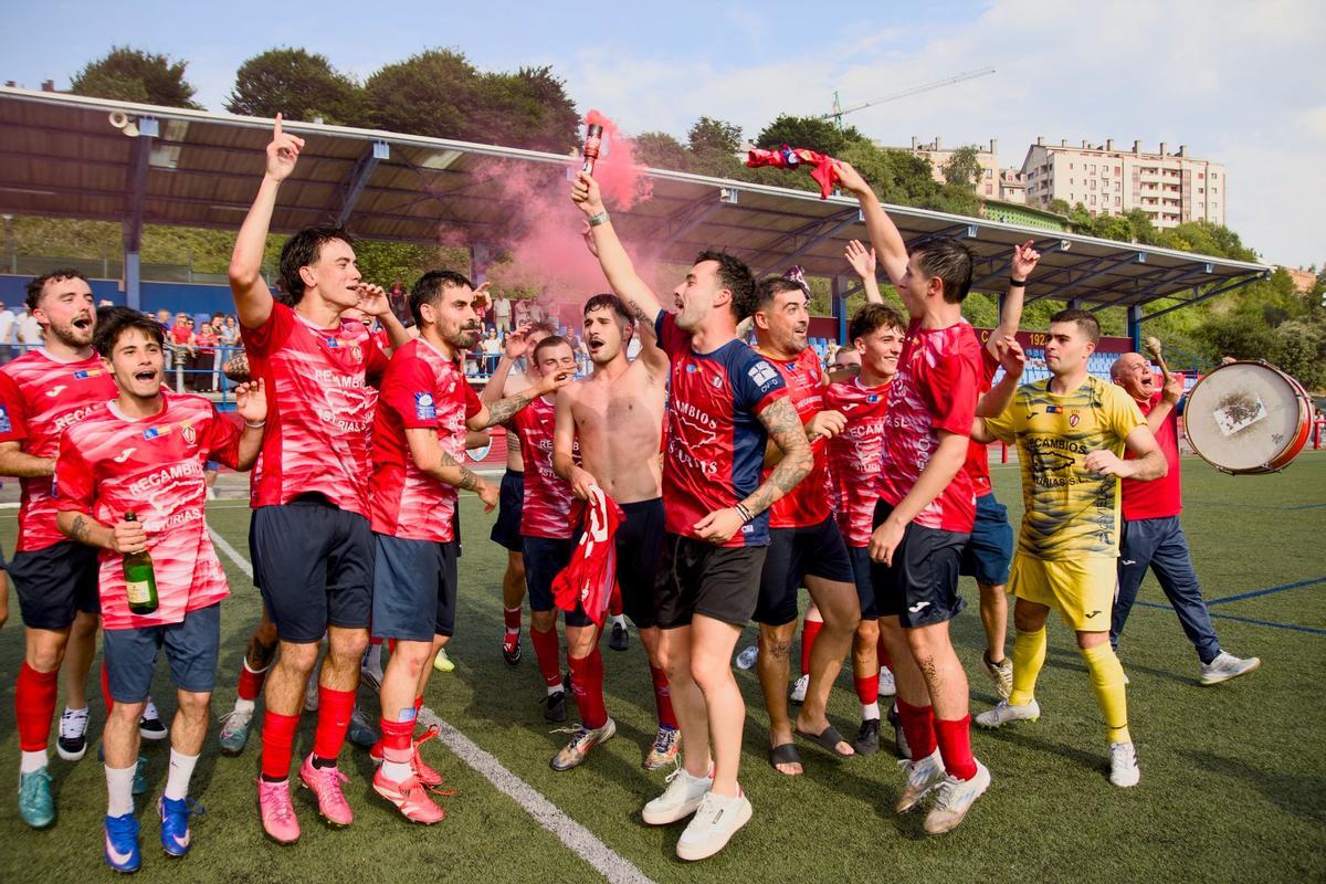 EN IMÁGENES: Así han celebrado Condal, Astur y Andés el ascenso a la Tercera Federación de Asturias