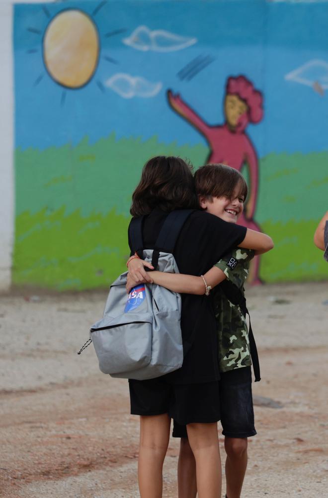 Primer dia d’escola a Catalunya: «El que em ve més de gust és veure els meus amics»