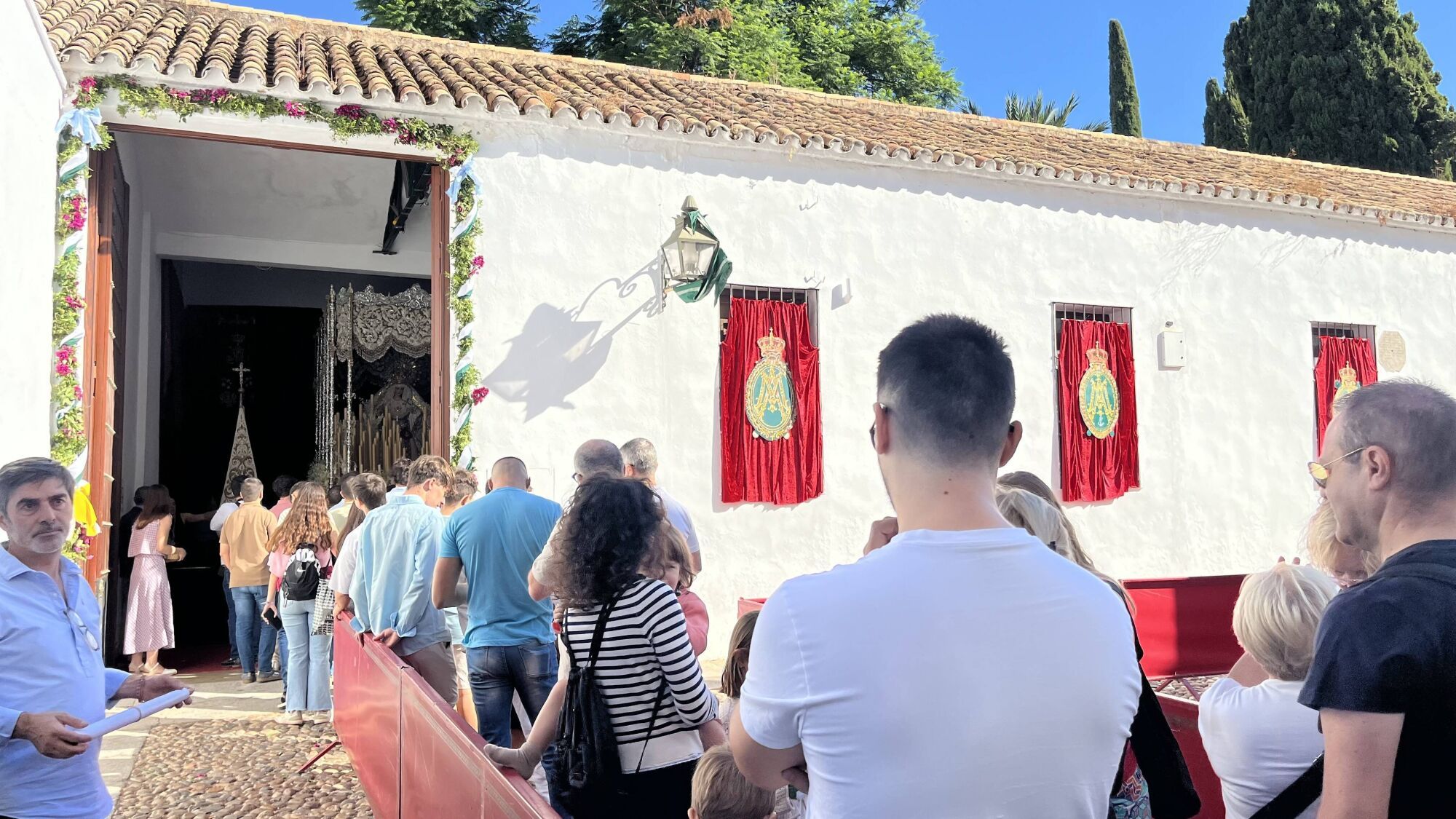 Las visitas a los templos del Magno Vía Crucis, en imágenes