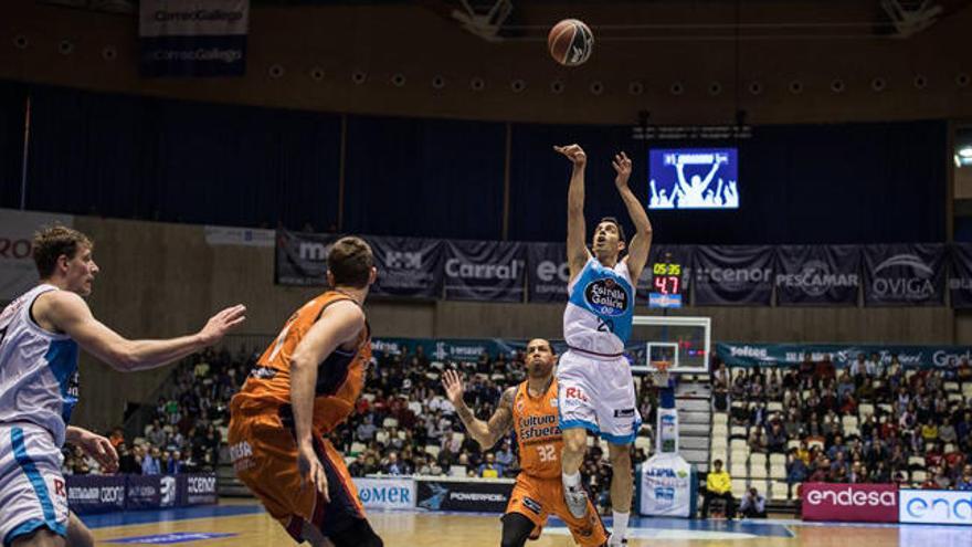 El Obradoiro acribilla a triples al Valencia Basket