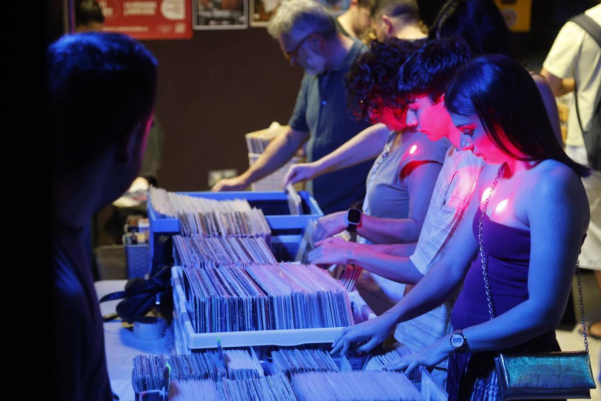 La Feria del Disco Nocturna, en imágenes