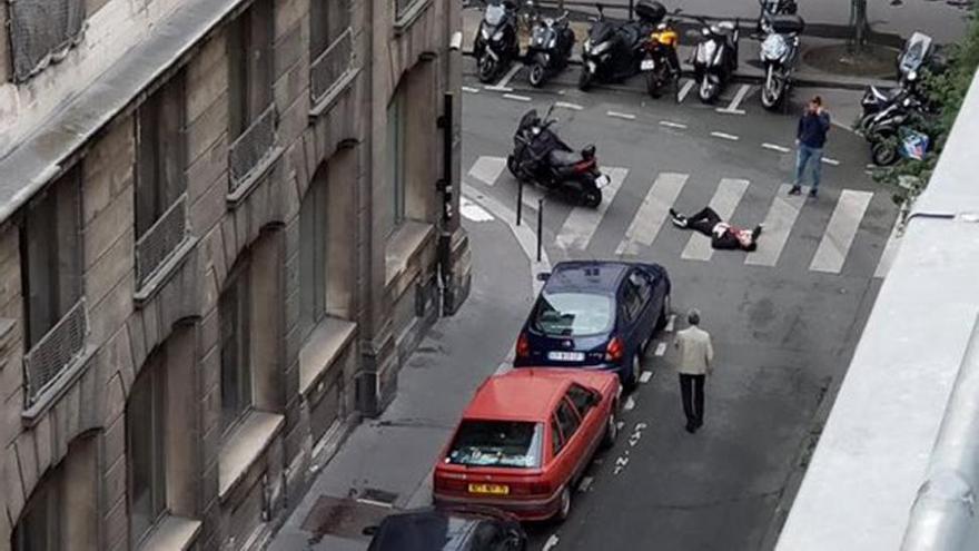 Un muerto y varios heridos en un atentado a cuchillo en París