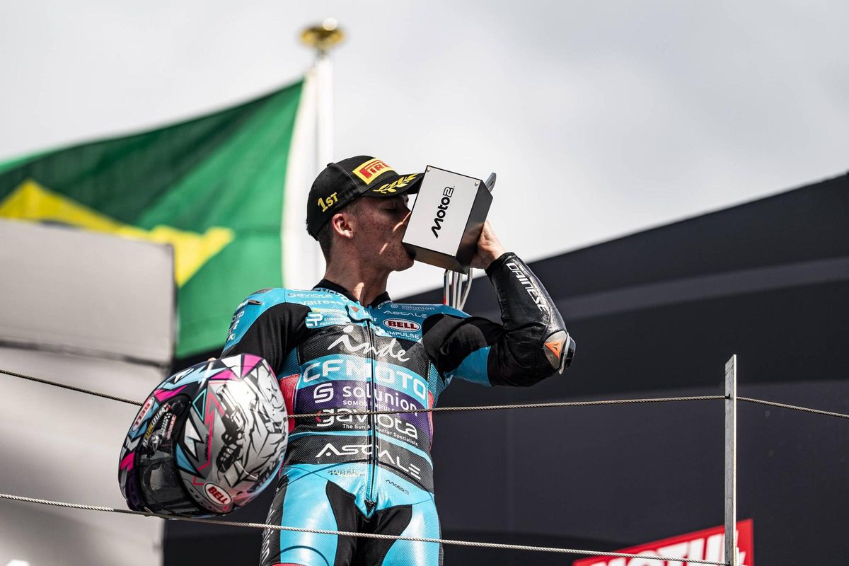 Dani Holgado, en el podio de Motegi