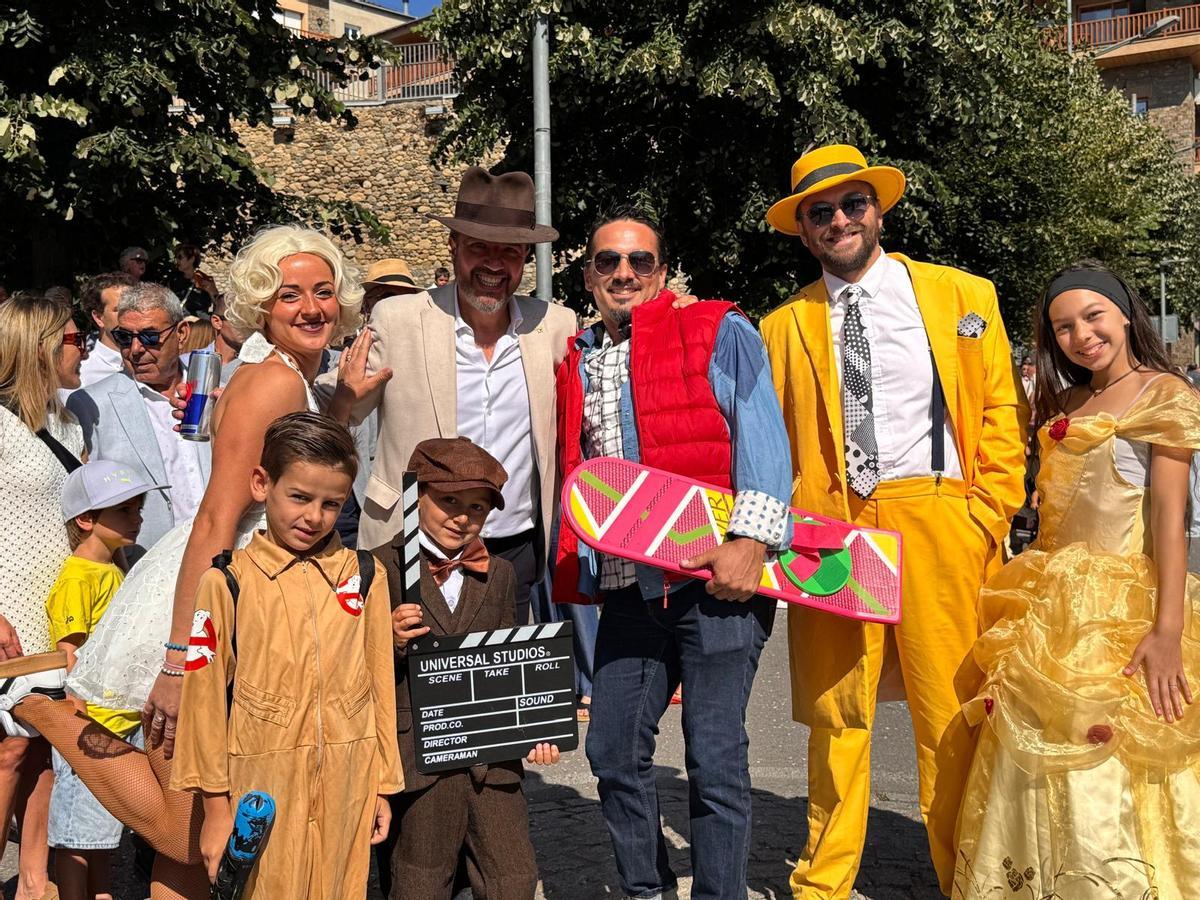 La desfilada de carrosses llueix a Puigcerdà amb tot el seu esplendor en els 140 anys de la Festa de l'Estany La desfilada de carrosses llueix a Puigcerdà amb tot el seu esplendor en els 140 anys de la Festa de l'Estany