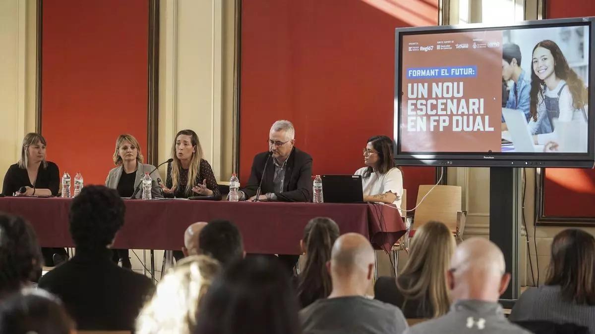 El instituto Lluís de Peguera acogió la jornada sobre FP Dual