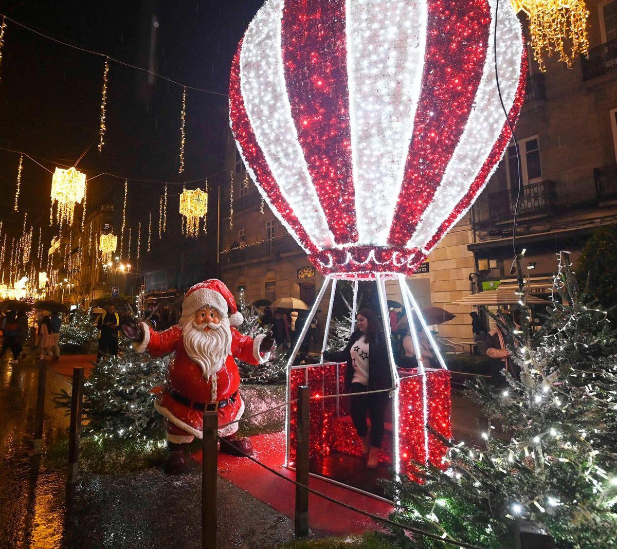 Vigo enciende la Navidad más grande de su historia ante miles de personas