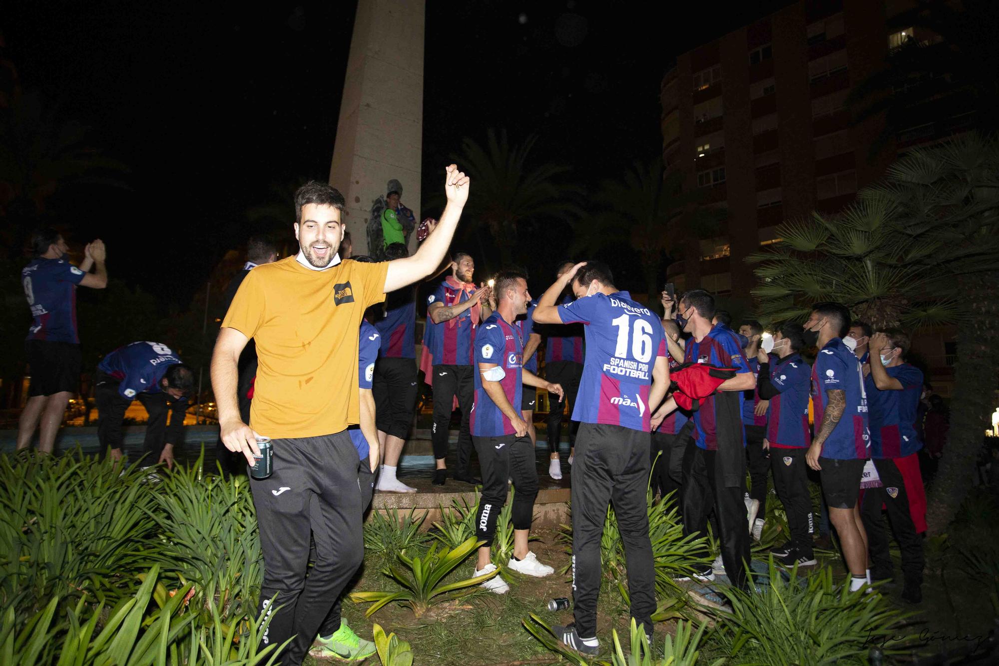 La UD Alzira celebra el ascenso a Segunda RFEF