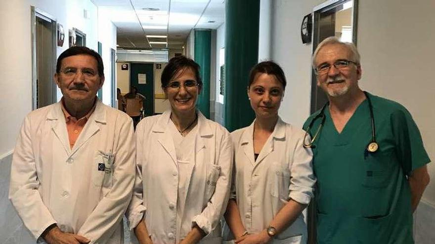 Facultativos de la consulta: Julio Pardo, neurólogo; Ana Cantón, endocrino; Tania García, neuróloga; y Carlos Zamarrón, pneumólogo.