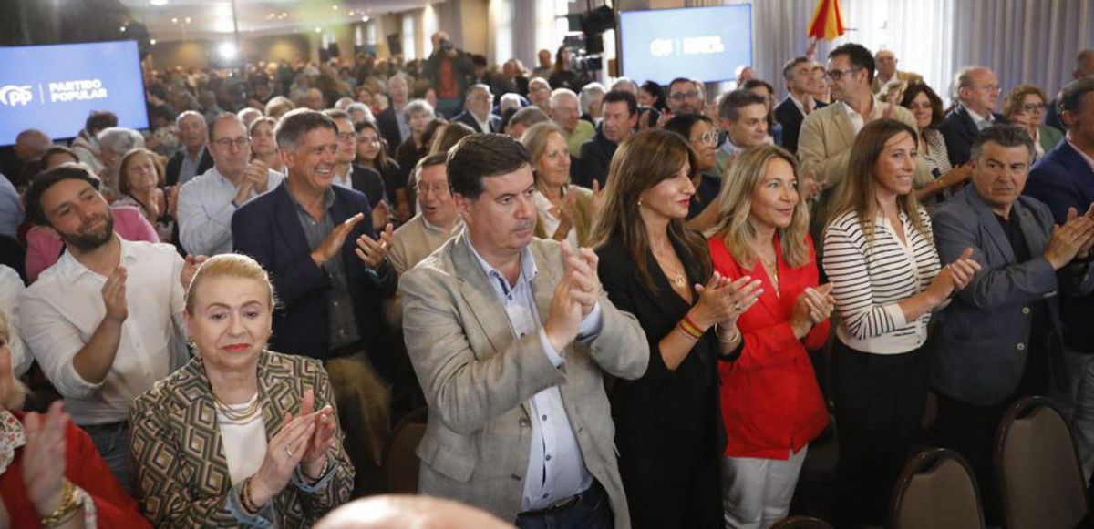 Asistentes al acto. | FERNANDO RODRÍGUEZ