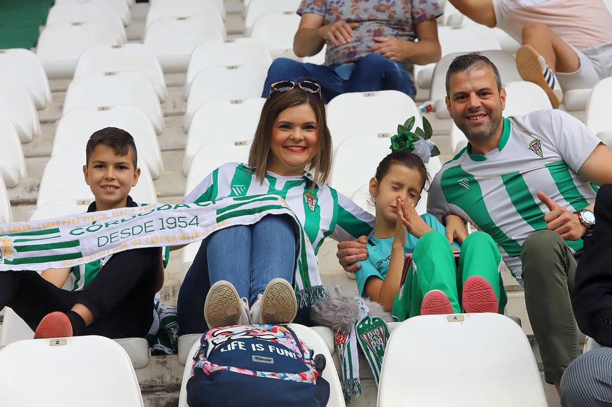 Las imágenes de la afición en el Córdoba CF - Badajoz