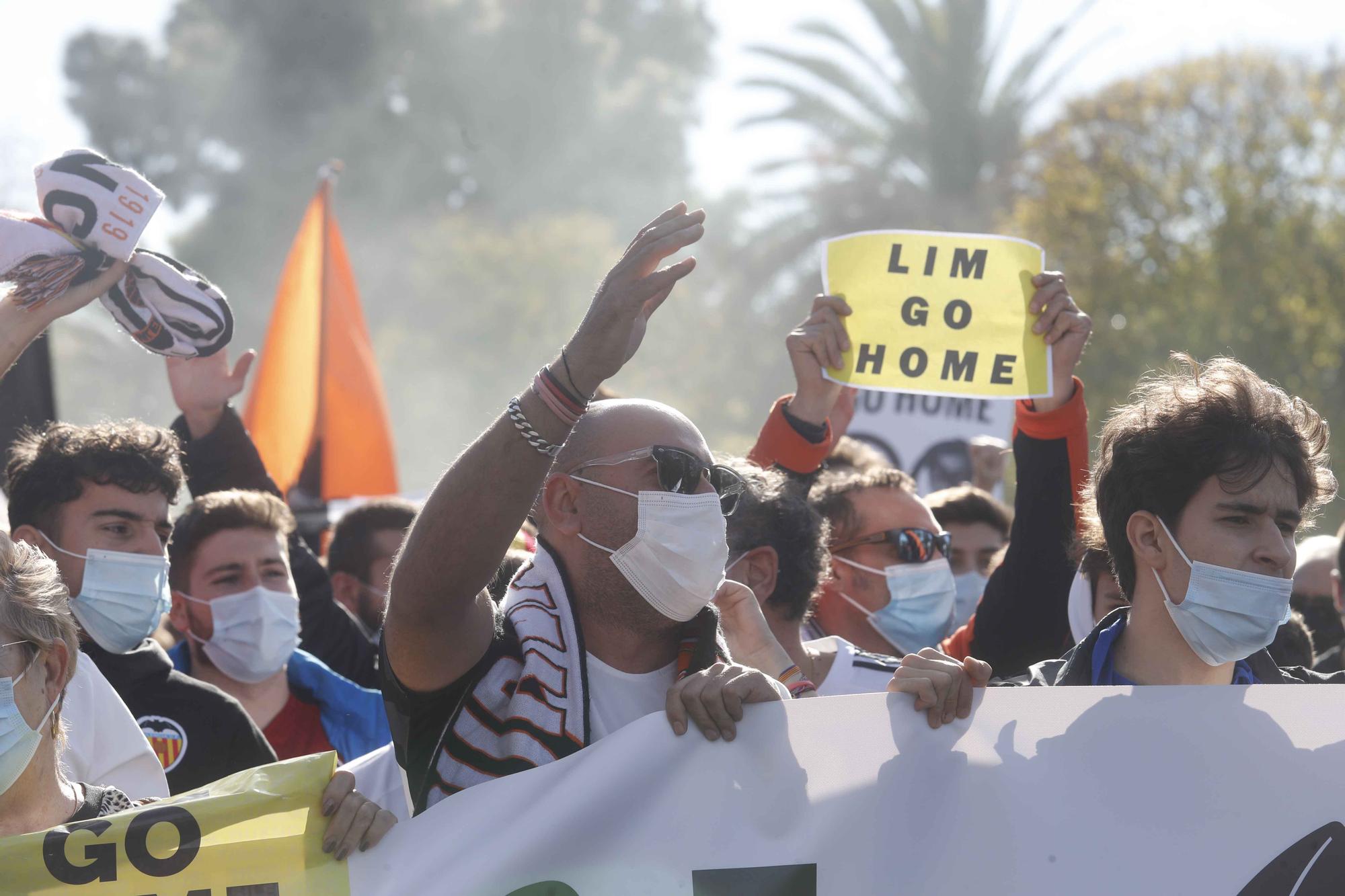 Manifestación contra Peter Lim