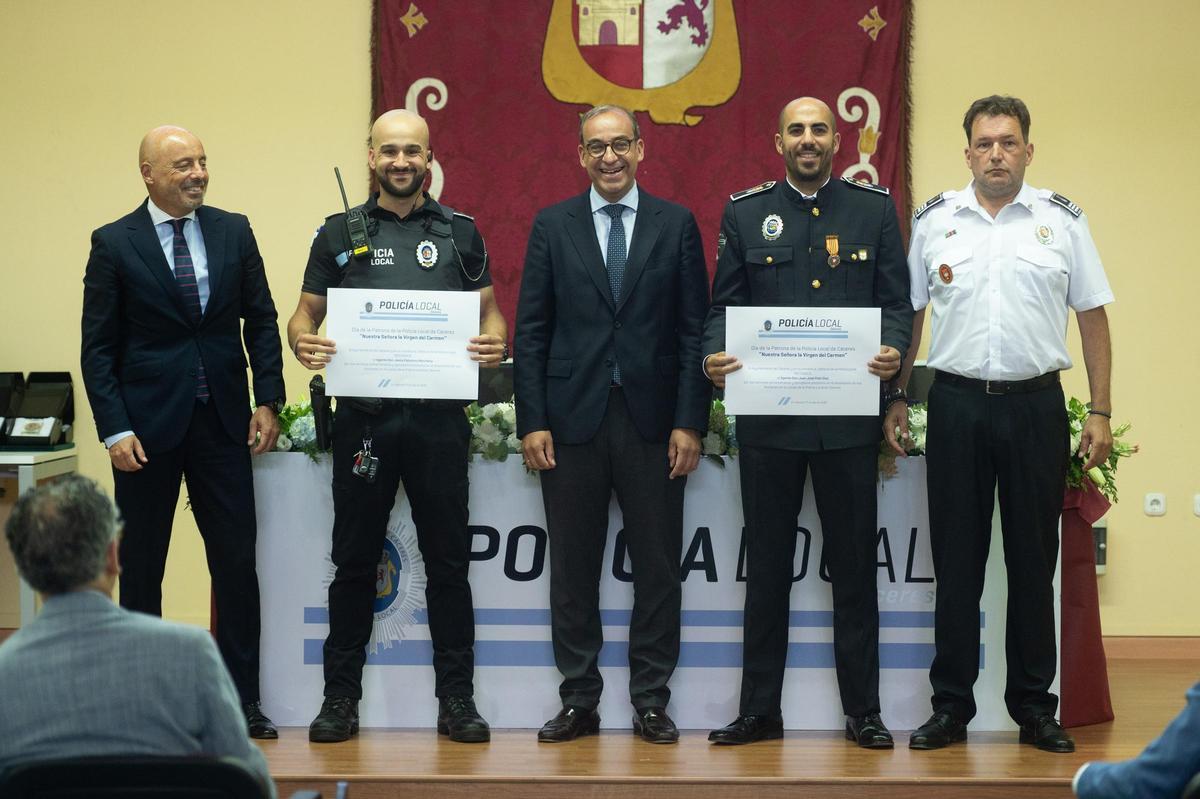Galería | Así ha sido la entrega de distinciones a los agentes de la Policía Local de Cáceres por la festividad de la Virgen del Carmen