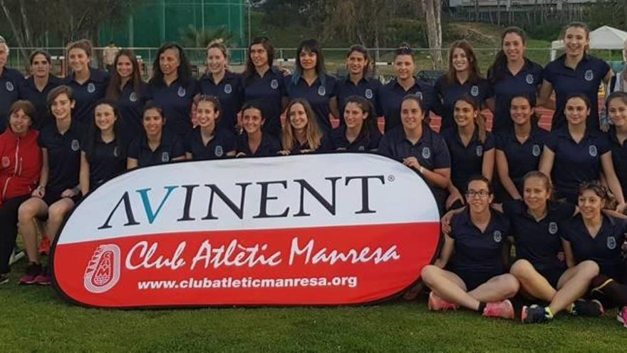 L&#039;equip de l&#039;Avinent Club Atlètic Manresa que es va desplaçar a la trobada inicial de Divisió d&#039;Honor Femenina, al Joan Serrahima de Barcelona