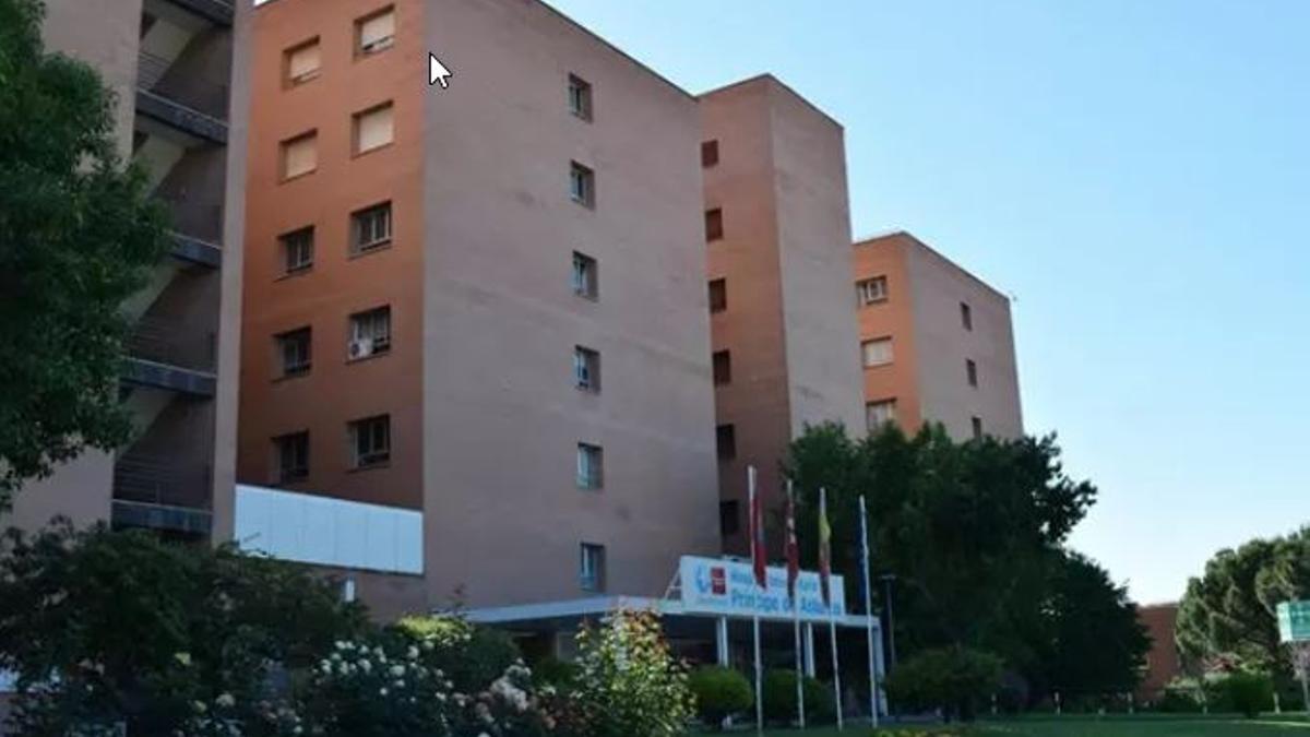 Fachada principal del Hospital Universitario Príncipe de Asturias, en Alcalá de Henares
