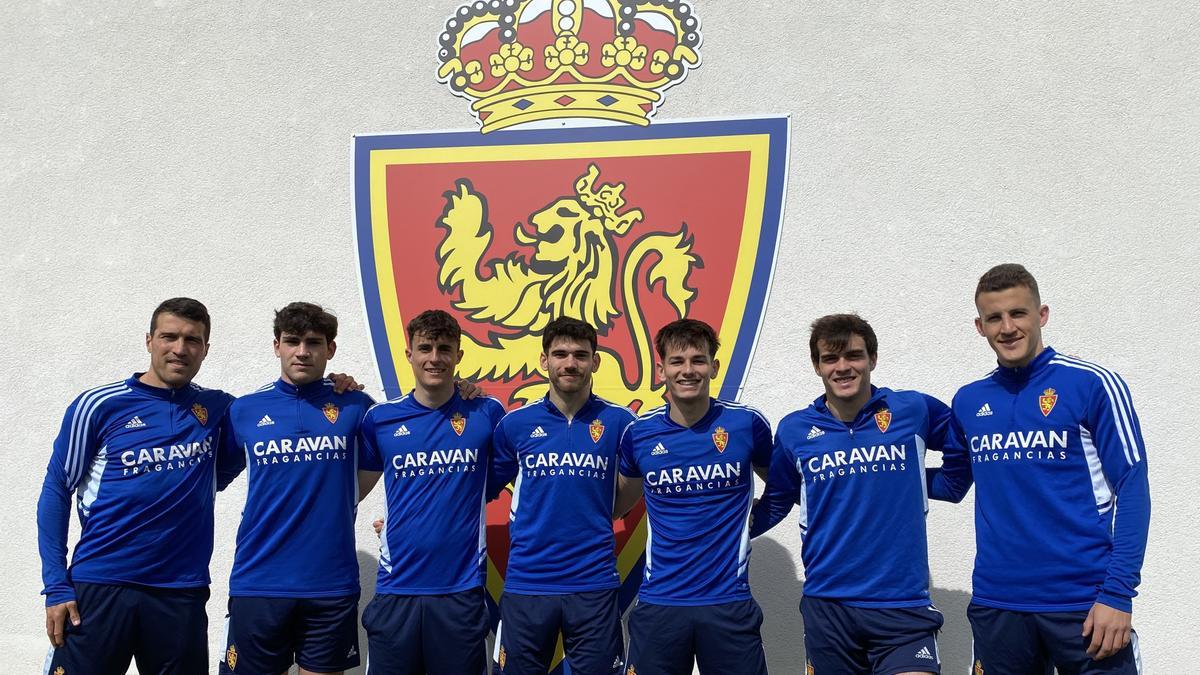 Los canteranos Zapater, Azón, Francés, Puche, Pau Sans, Francho y Nieto (falta Luna, lesionado) del Zaragoza.