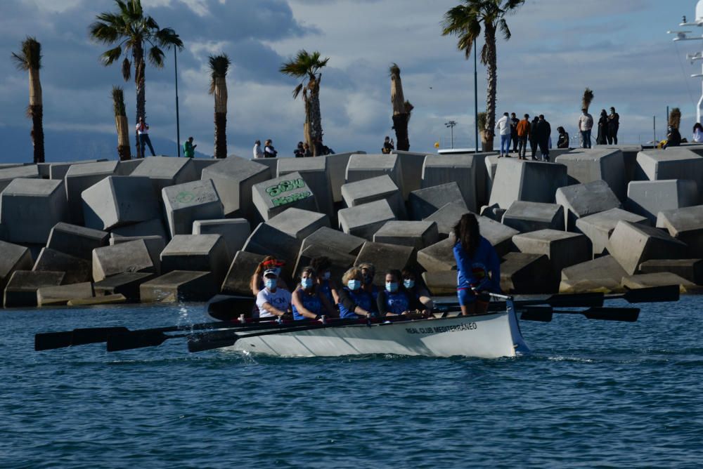 Las imágenes de la regata de invierno de remo de banco fijo 'Ciudad de Málaga'