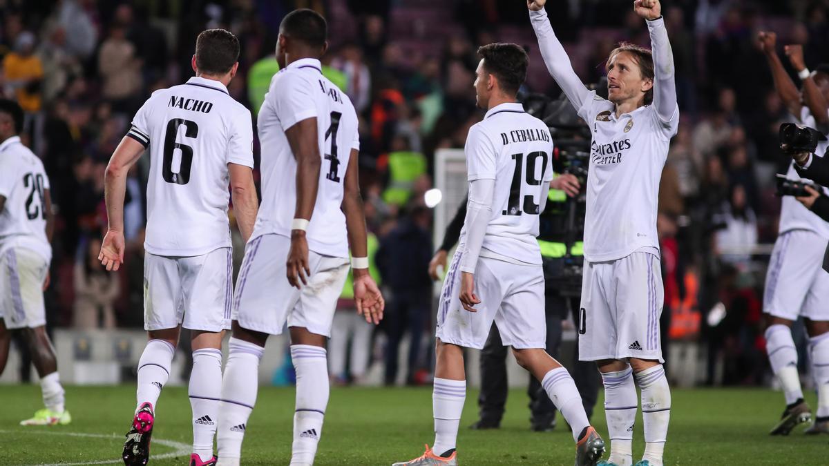 Los jugadores del Real Madrid celebran la victoria sobre el Barcelona en la Copa del Rey.