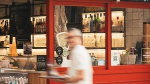 Ca la Nuri celebra al Poblenou més de sis dècades a Barcelona