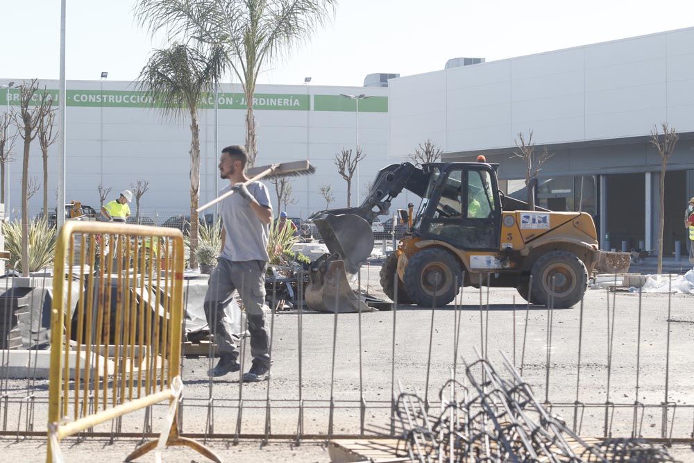 Avanzan las obras del nuevo centro comercial de la carretera de Palma