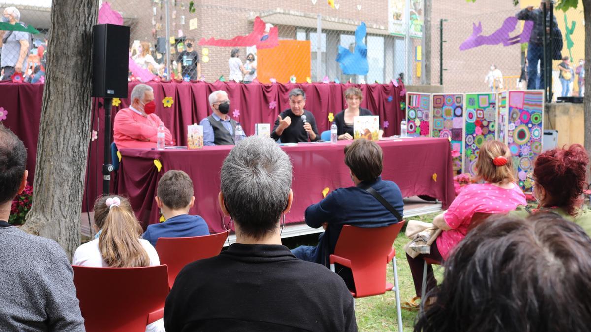 Rafel Nadal, Màrius Serra i Martí Gironell a la conversa del jardí de l’aula de lectura