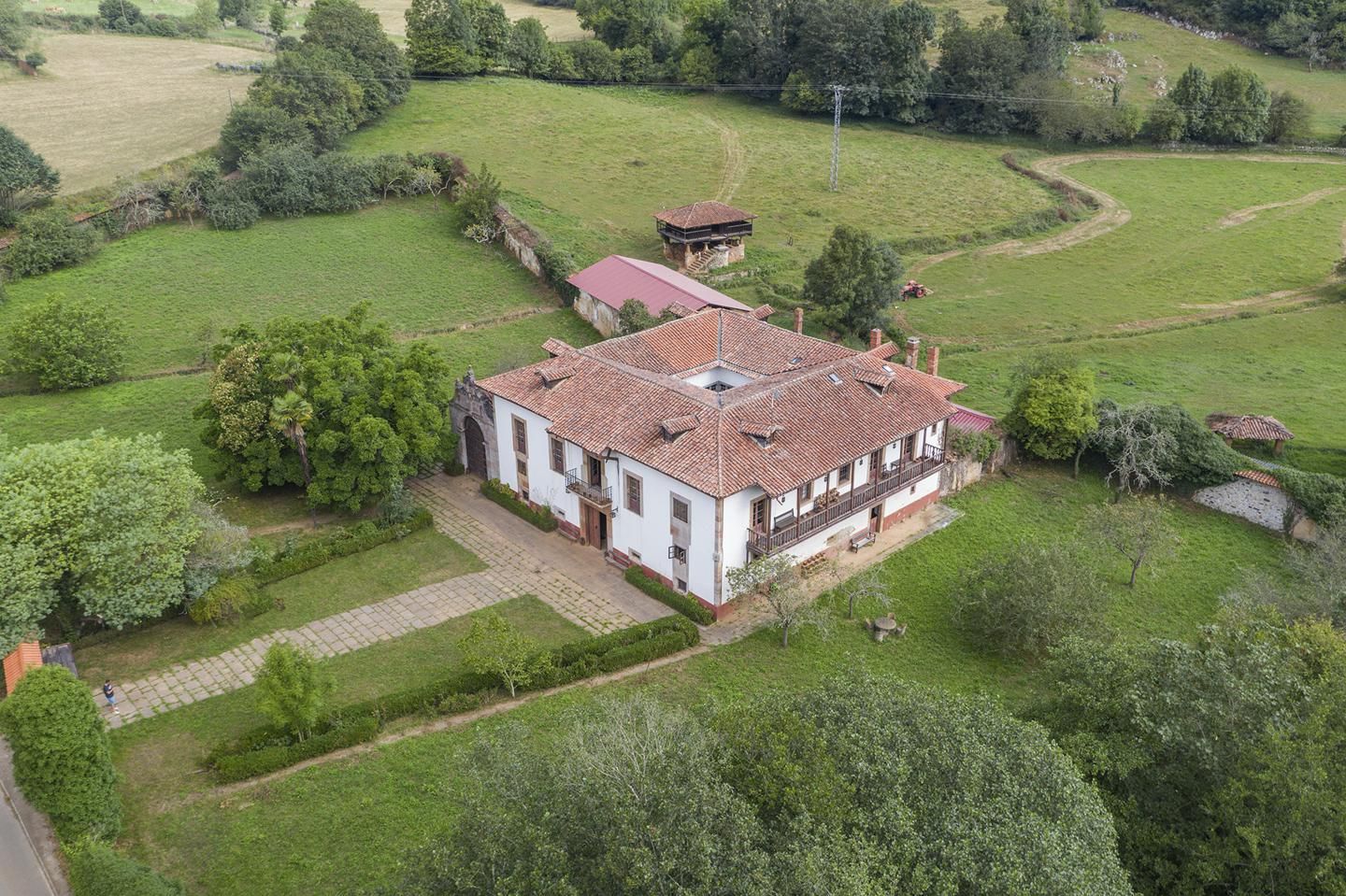 Así es palacio rural que se vende en Bayo (Grado)