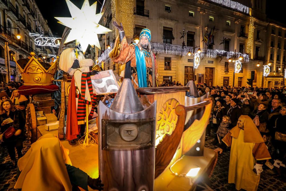 Alcoy recibe al emisario de la ilusión