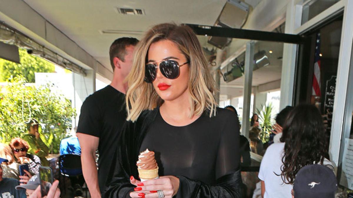 Khloé Kardashian con bermudas