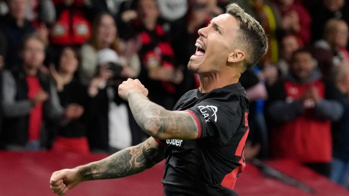 Grimaldo anotó un doblete para el Leverkusen