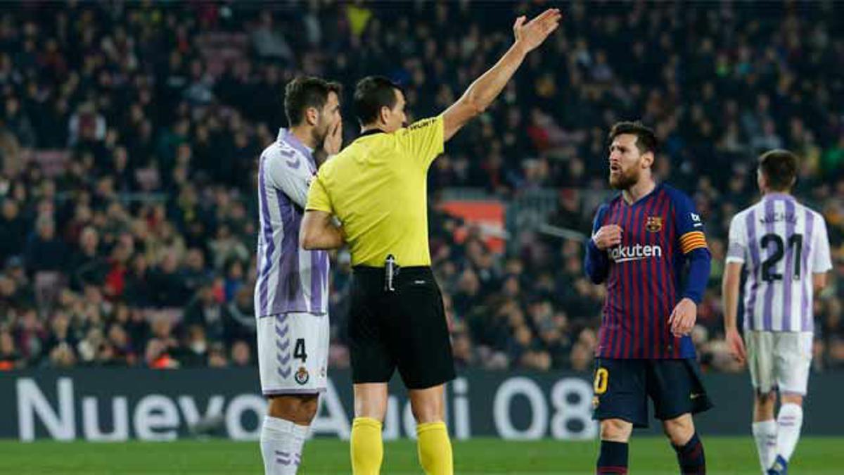 Messi recibió una falta clarísima, la protestó y vio la amarilla