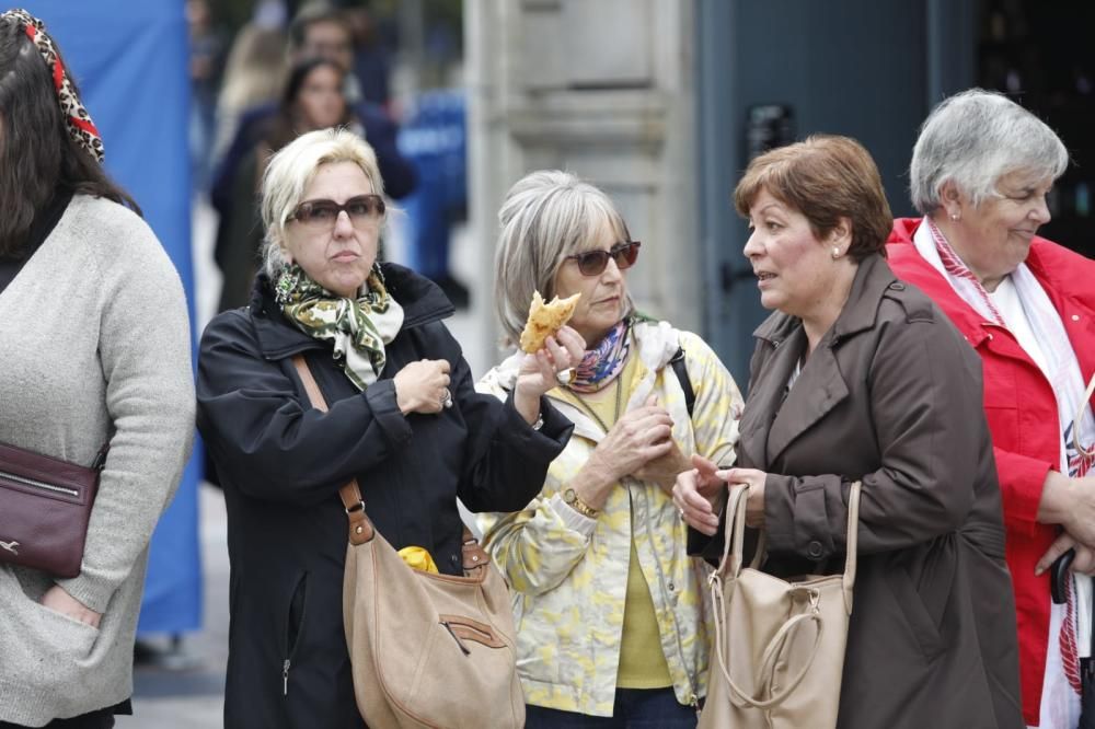 El ambiente a las puertas del Teatro Campoamor