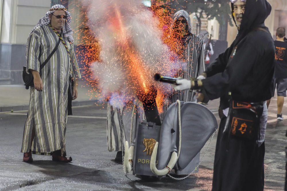 Las Fiestas de la Reconquista llenan las calles de olor a pólvora