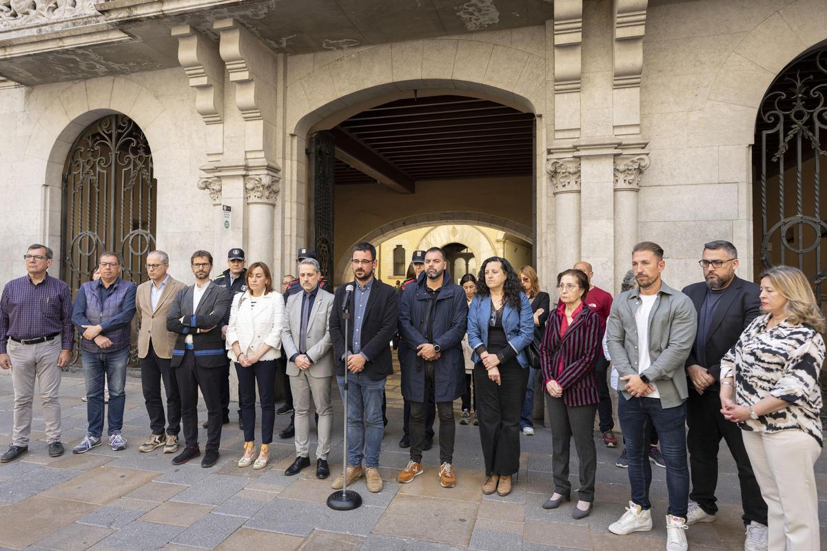 Minuto de silencio en Girona por los turistas catalanes asesinados en Afganistán