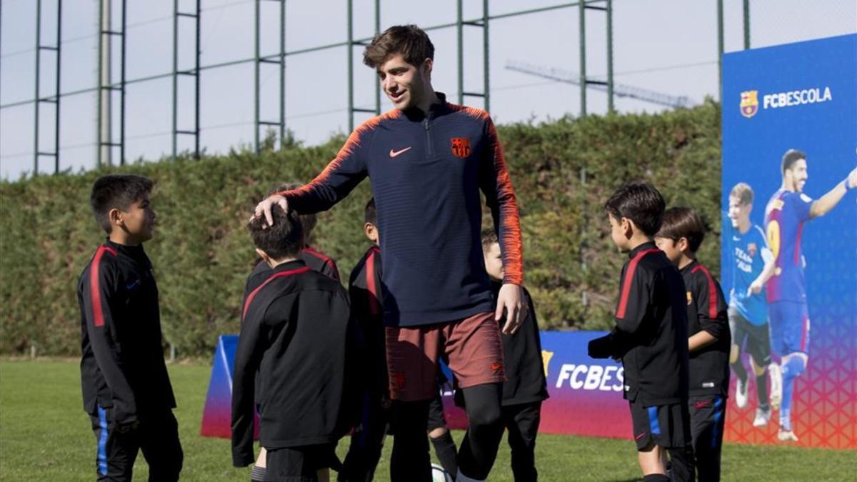 Sergi Roberto apadrina el torneo del  FCB Escola